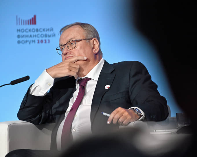 Андрей Костин